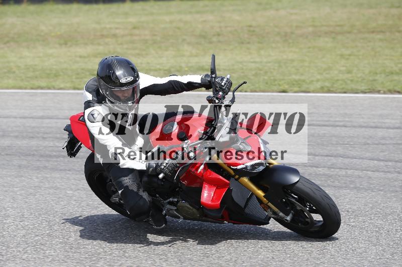 /27 12.06.2025 Ducati Schweiz Trackday Warmup  ADR/blau-bleu/ohne